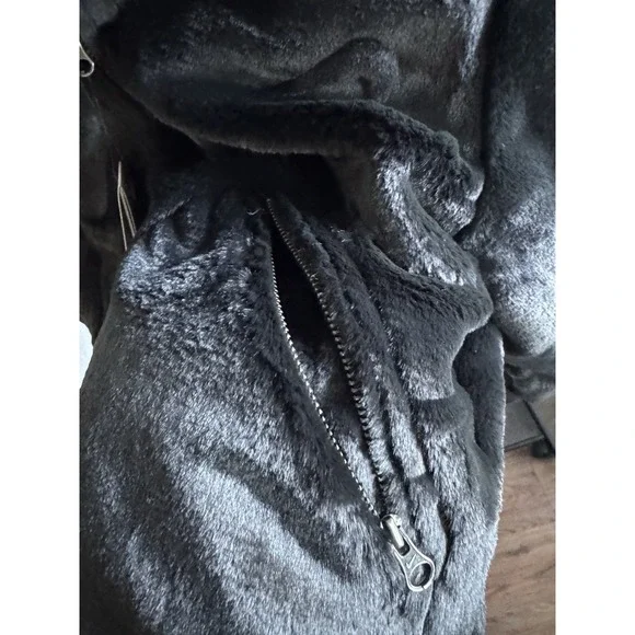 SIZE XS Nike Sportswear EssentialWomen's Loose Fur All Over Print Faux fur - Picture 8 of 8